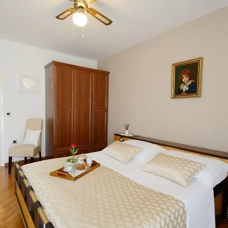Lägenhet Apartman Ruzmarin