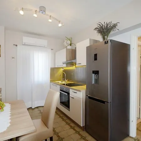Apartman Ruzmarin Lägenhet *