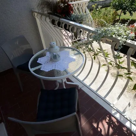 Lägenhet Apartman Ruzmarin